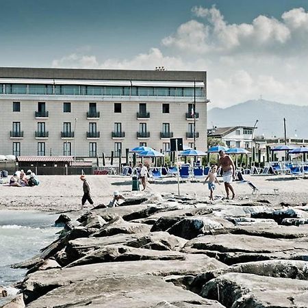 Hotel Rondine Marinella di Sarzana Esterno foto
