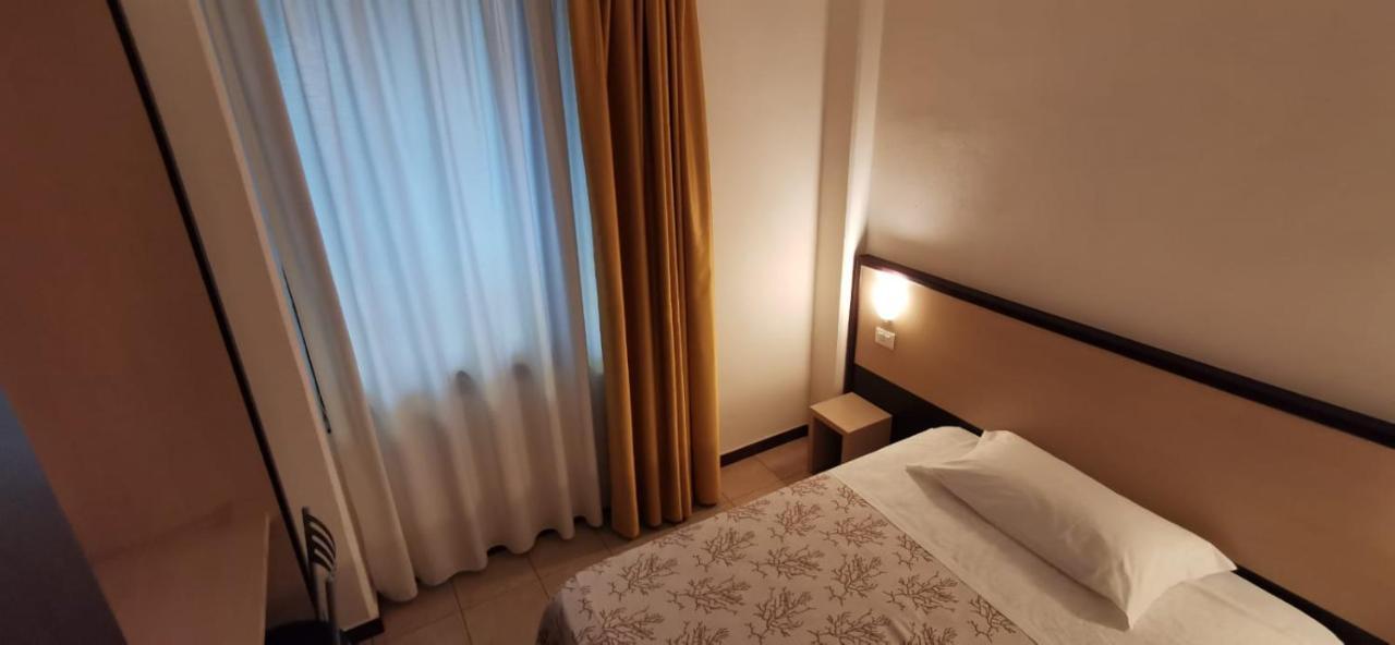 Hotel Rondine Marinella di Sarzana Esterno foto