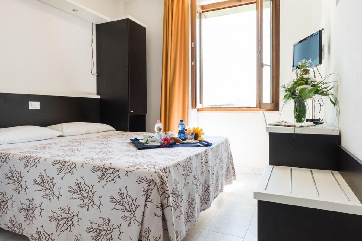 Hotel Rondine Marinella di Sarzana Esterno foto
