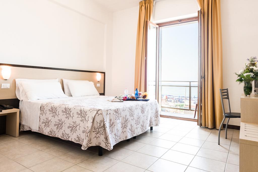 Hotel Rondine Marinella di Sarzana Camera foto