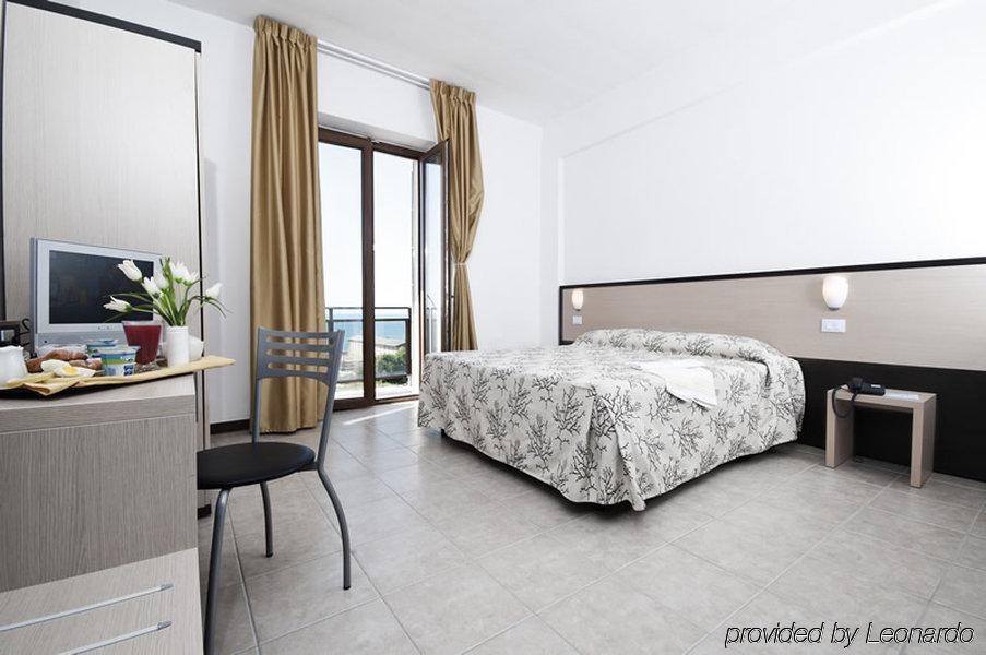Hotel Rondine Marinella di Sarzana Esterno foto