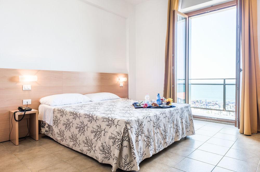 Hotel Rondine Marinella di Sarzana Esterno foto