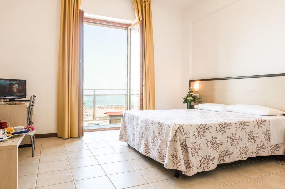 Hotel Rondine Marinella di Sarzana Esterno foto