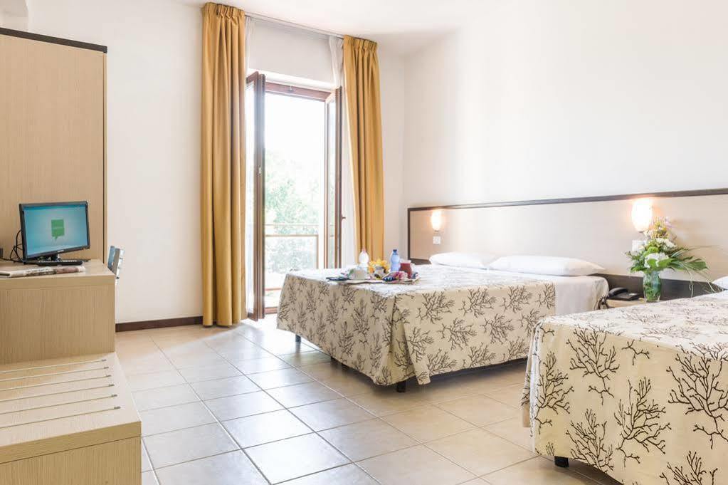 Hotel Rondine Marinella di Sarzana Esterno foto